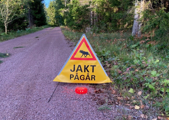 Jakt pågår skylt